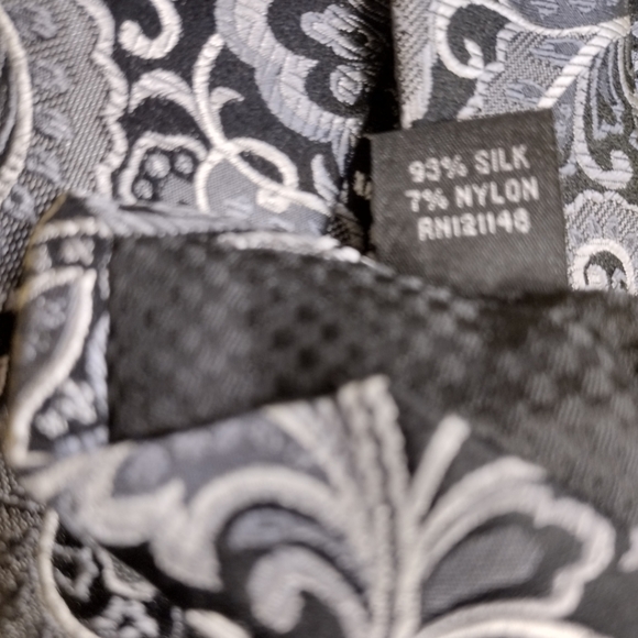 Sean John Black & Silver Paisley Neck Tie - Picture 3 of 3